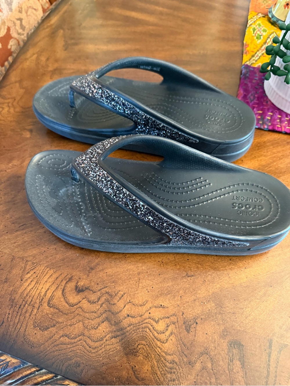New Women’s Crocs!  Black Glitter Flip Flop Crocs Sandals